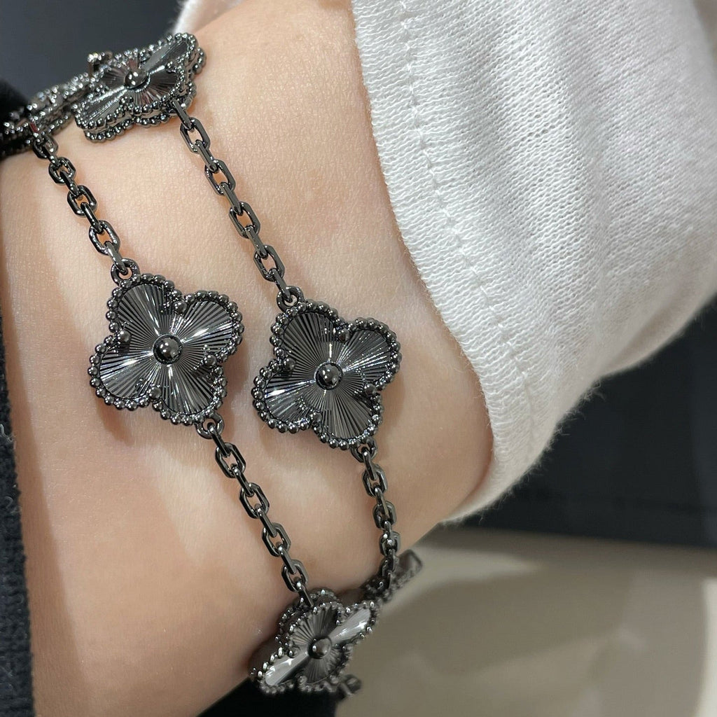 [Traum]Neues CLOVER 5 MOTIV SCHWARZES ARMBAND