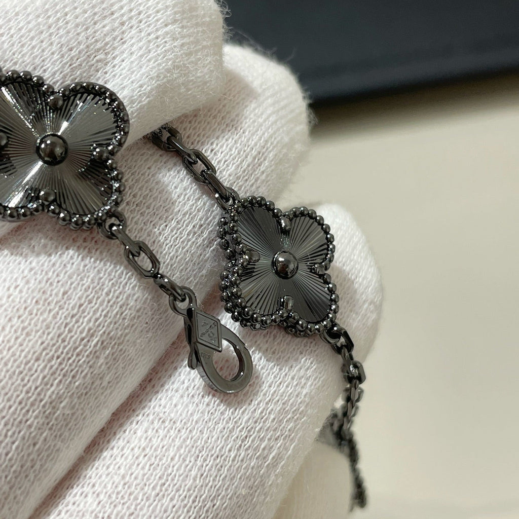 [Traum]Neues CLOVER 5 MOTIV SCHWARZES ARMBAND