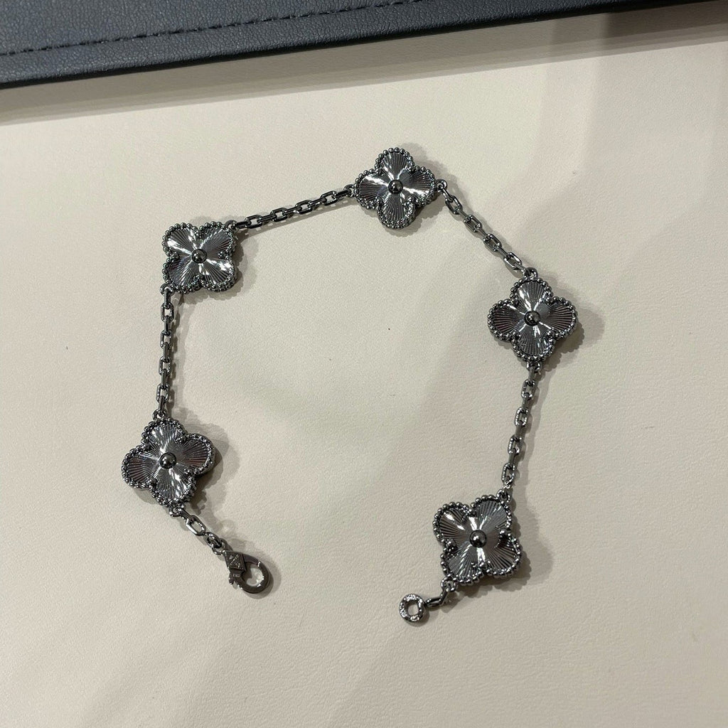 [Traum]Neues CLOVER 5 MOTIV SCHWARZES ARMBAND