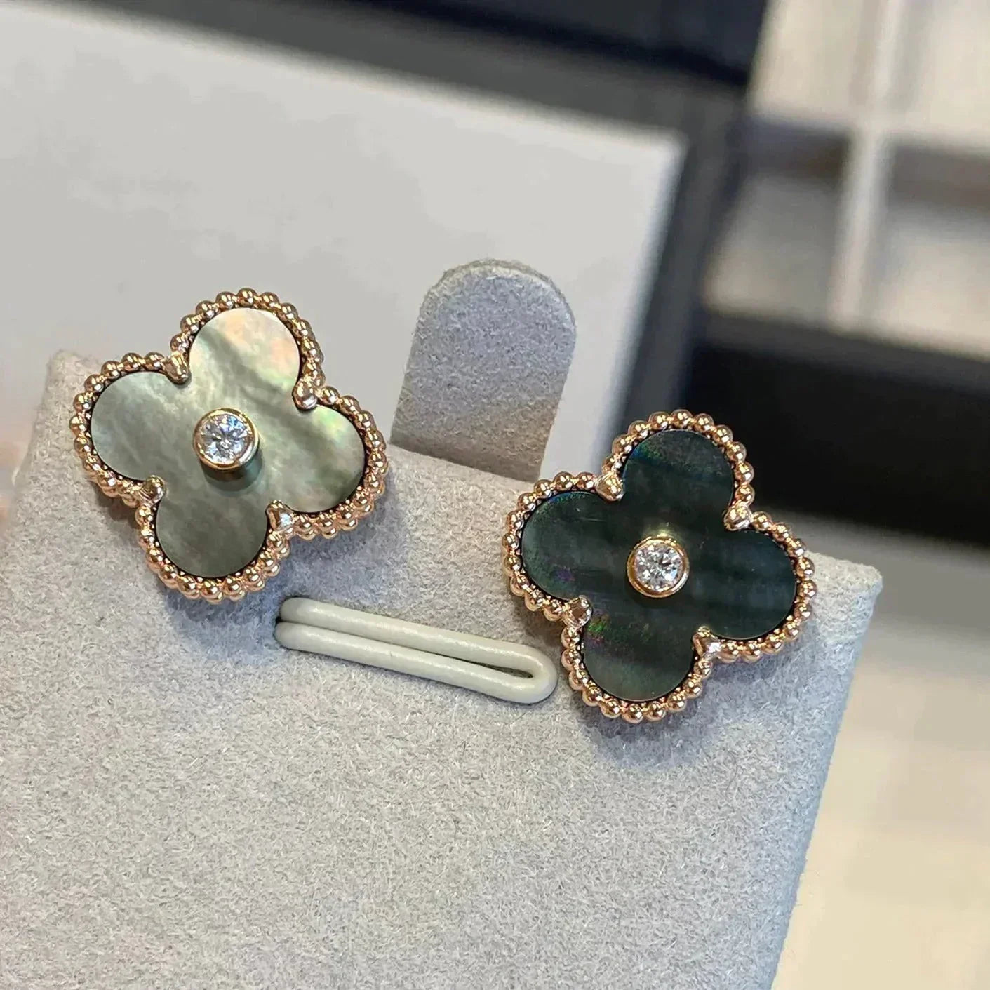 ¡®Dream¡¯CLOVER MEDIUM 1 MOTIFS GRAY MOP  DIAMOND EARRINGS