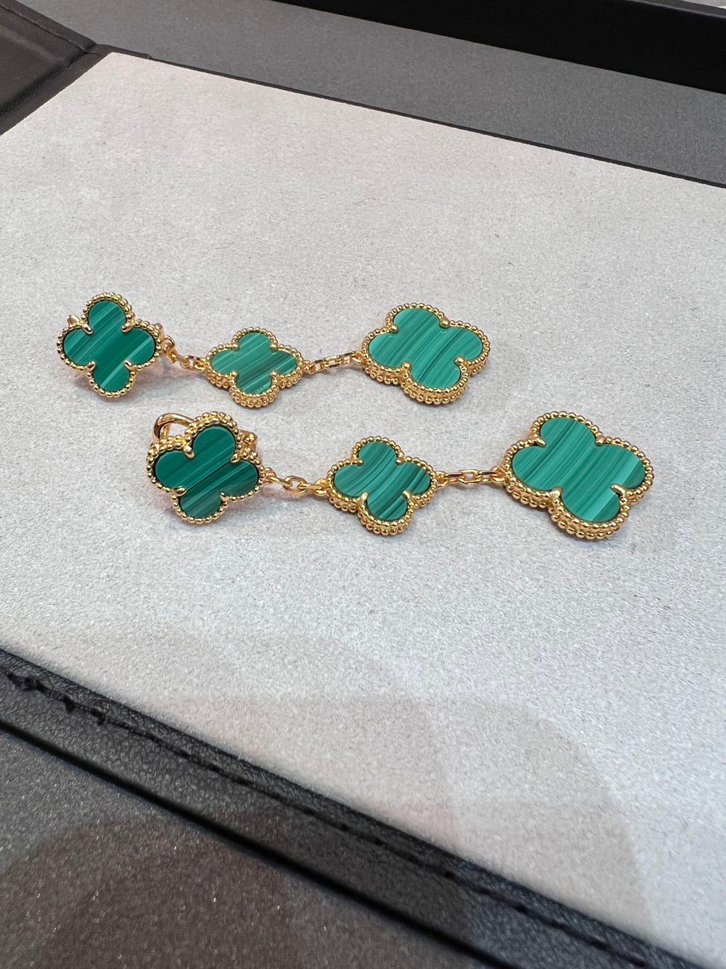 ¡®Dream¡¯CLOVER MALACHITE 3 MOTIFS GOLD