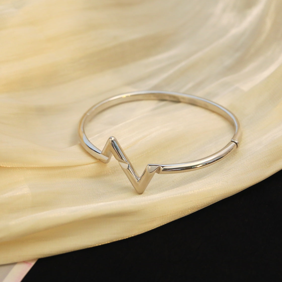 ¡®Dream¡¯VOLTE UPSITE DOWN BRACELET