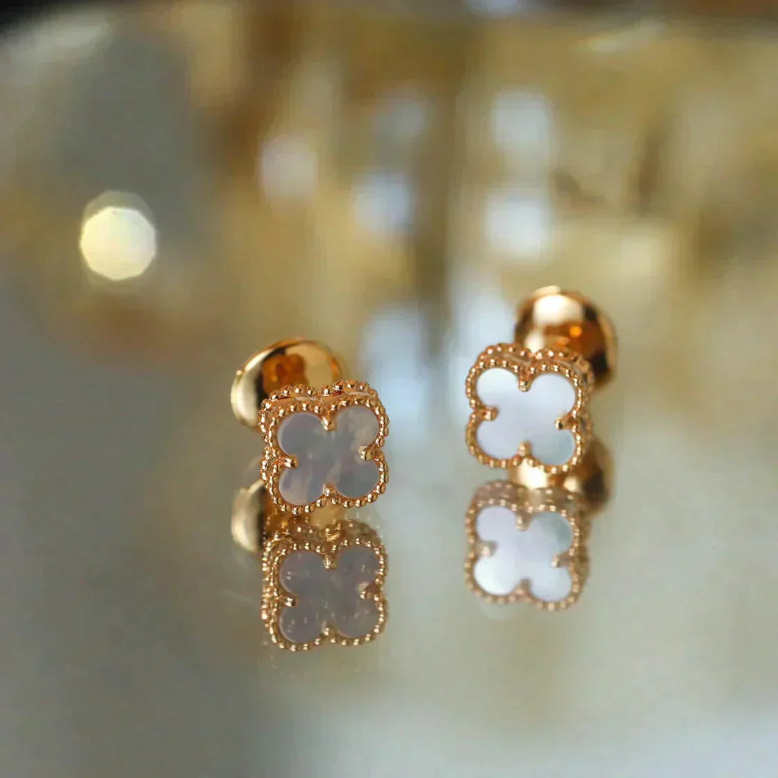 ¡®Dream¡¯CLOVER MINI 9.5MM WHITE MOP EARRINGS