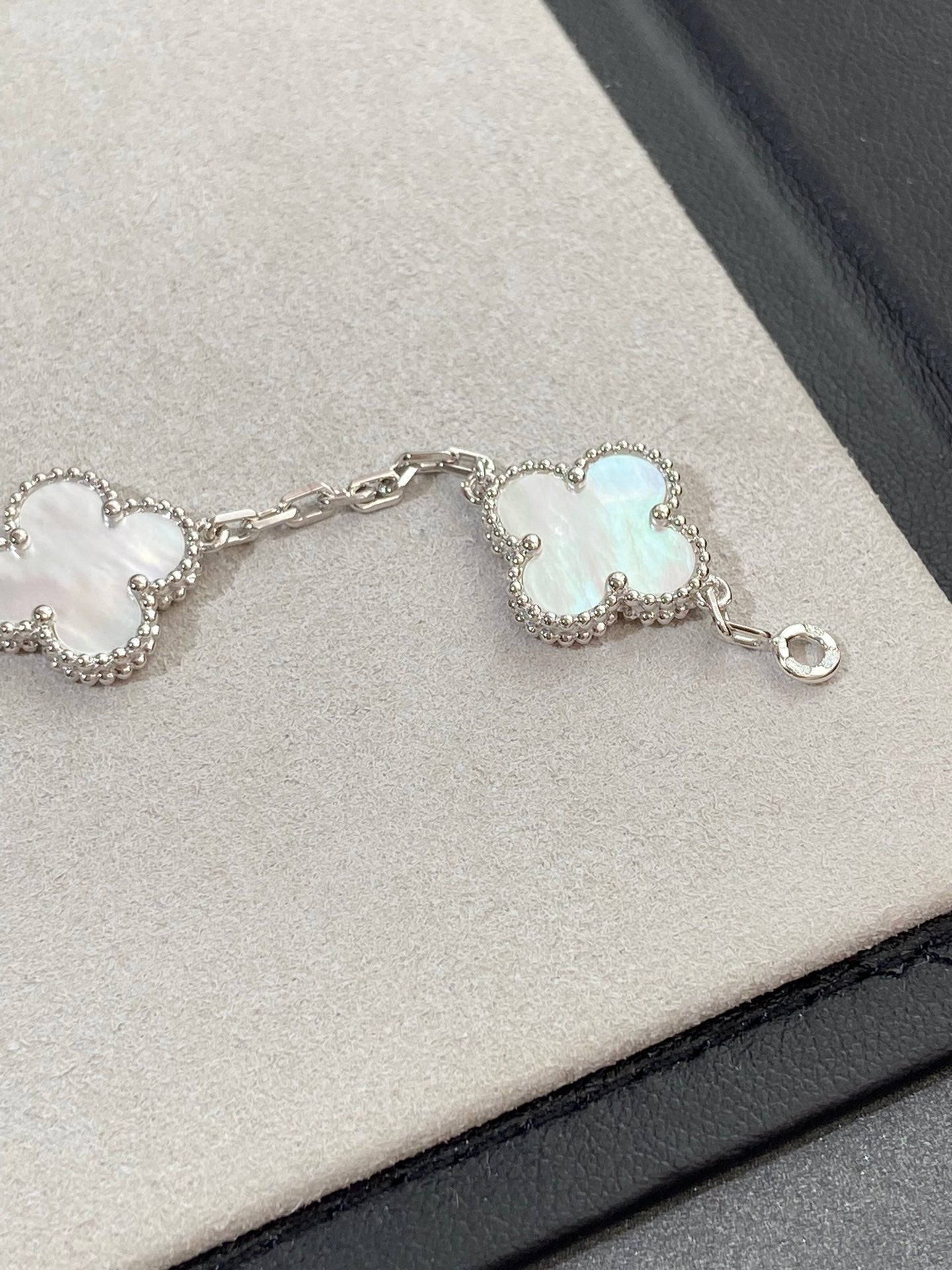 [Traum]Neue CLOVER WHITE PEARL MOP 5 MOTIV ARMBAND KOLLEKTION