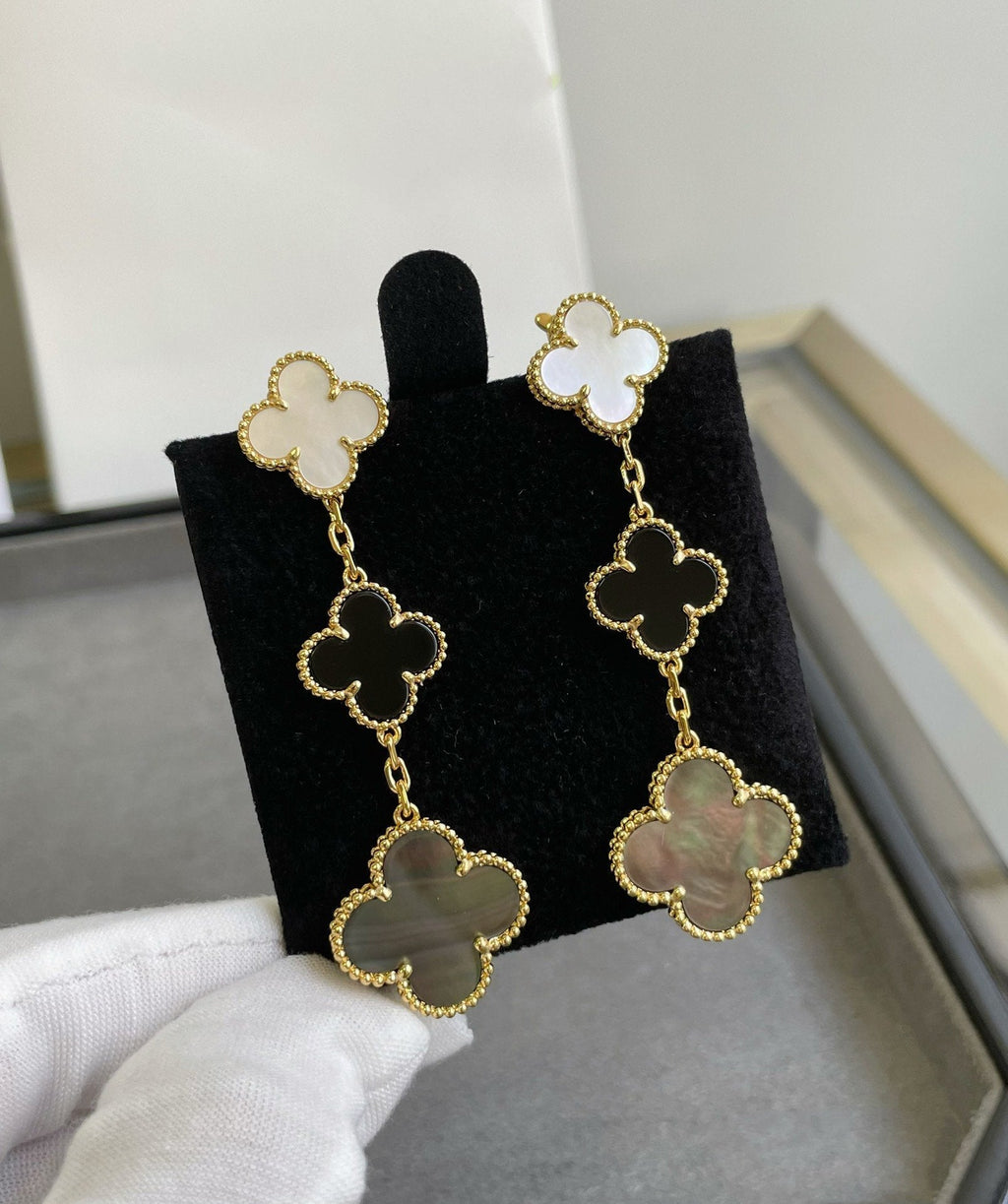 ¡®Dream¡¯CLOVER 3 MOTIF MOP ONYX DARK MOP PINK GOLD EARRINGS
