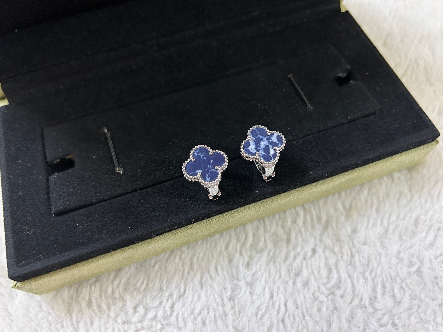 ¡®Dream¡¯CLOVER PIETERSITE MEDIUM STUD EARRINGS