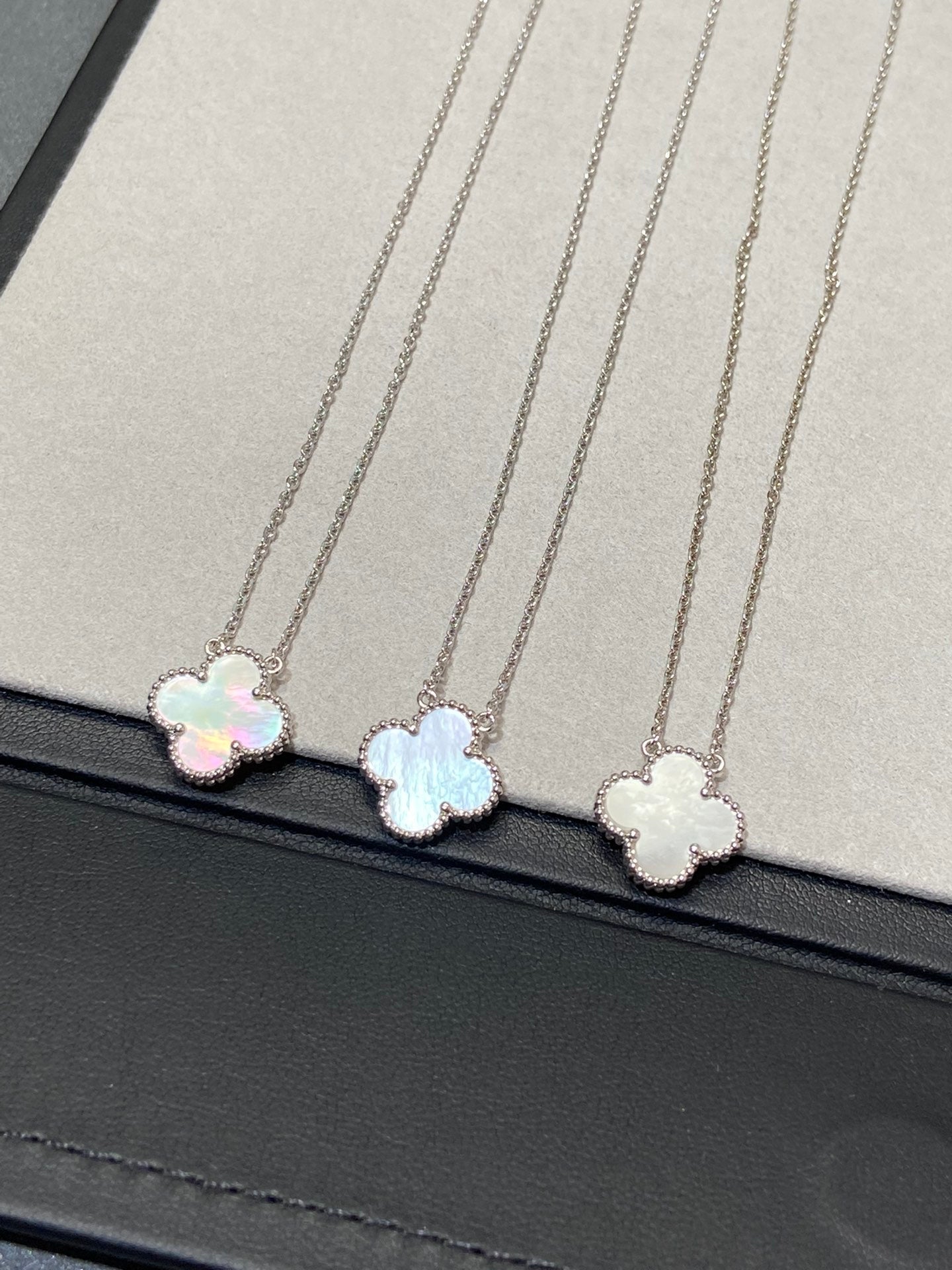 ¡®Dream¡¯CLOVER MEDIUM SILVER WHITE MOP NECKLACE