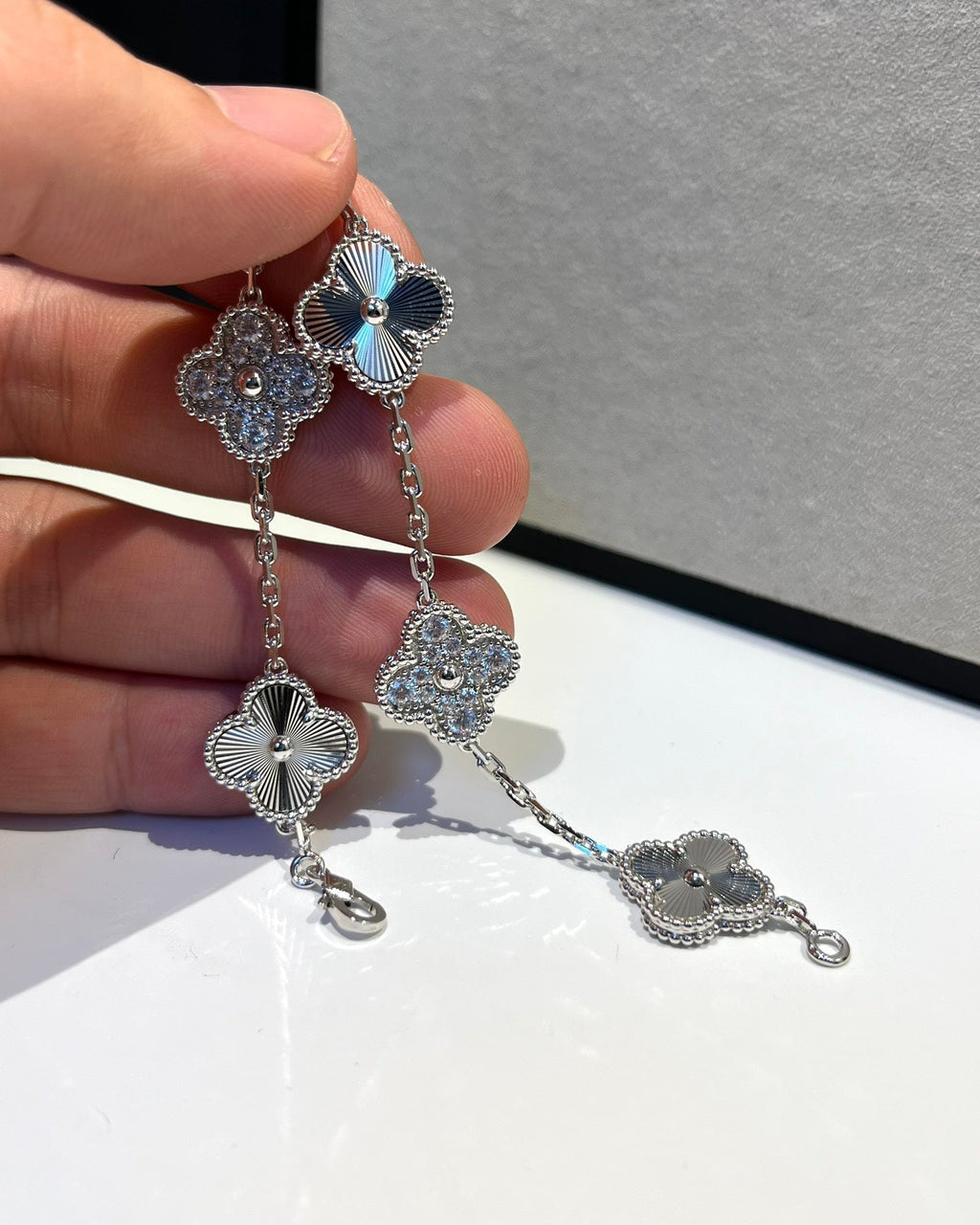 [Dream]New  CLOVER 5 MOTIF LASER BRACELET COLLECTION