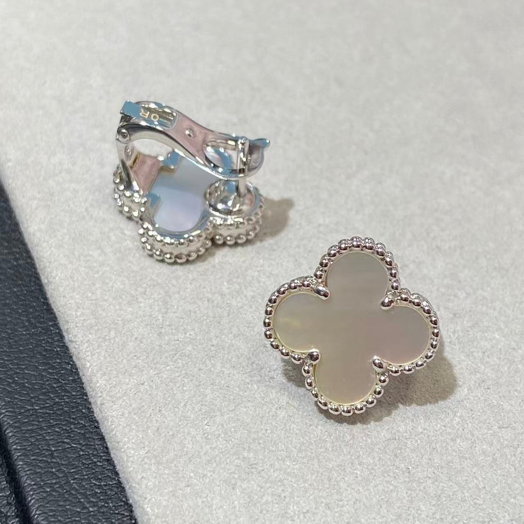 [Dream] CLOVER LARGE (20mm) 1 MOTIFS WHITE MOP STUD EARRINGS
