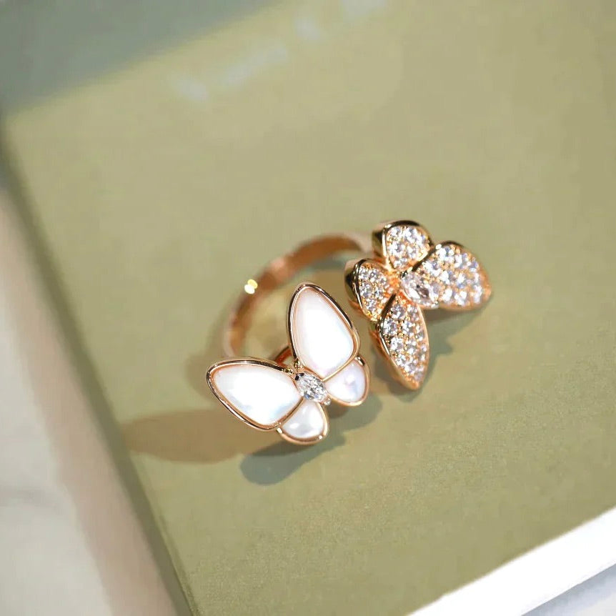 „Dream“-Ring mit Zwillingsschmetterling, Diamanten und Perlmutt