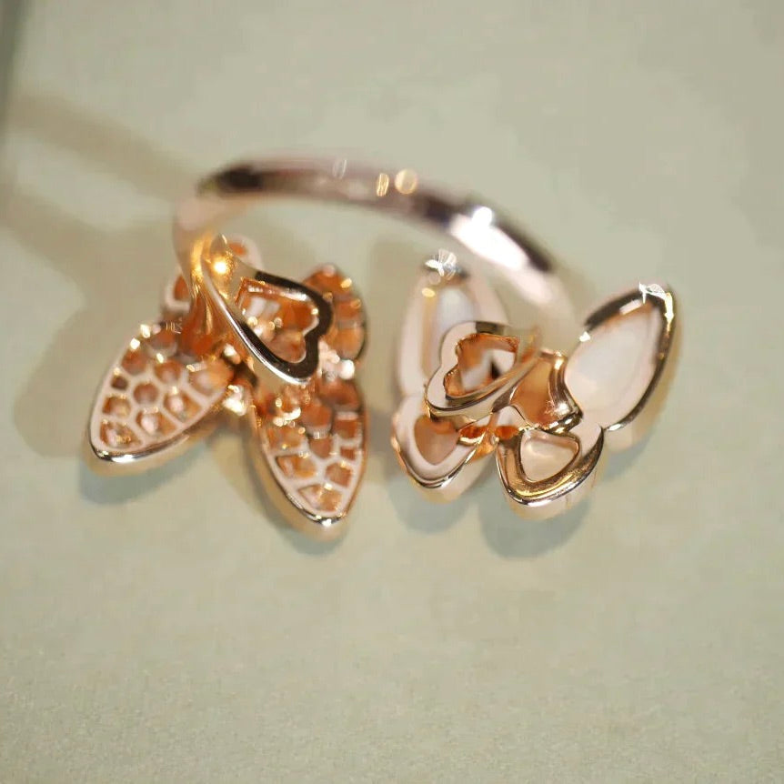 „Dream“-Ring mit Zwillingsschmetterling, Diamanten und Perlmutt