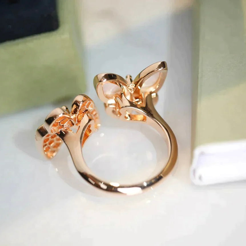 „Dream“-Ring mit Zwillingsschmetterling, Diamanten und Perlmutt