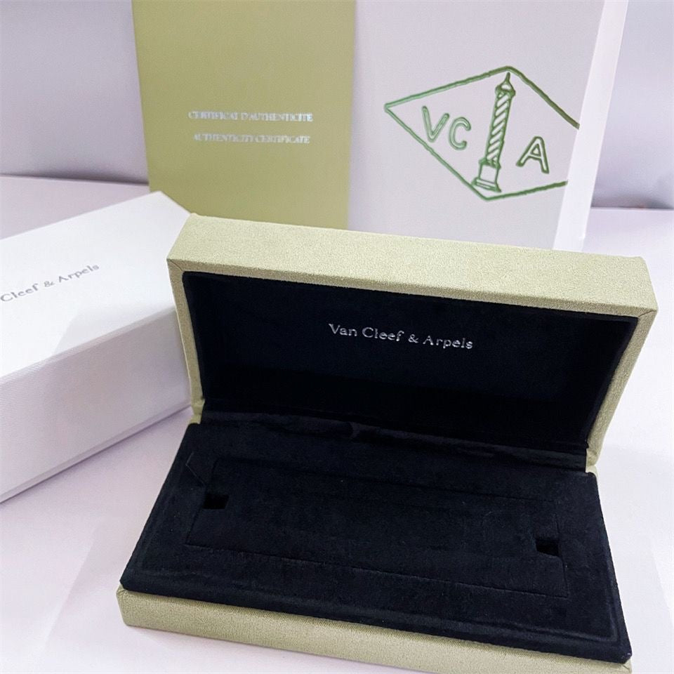 ¡®Dream¡¯VA CLOVER BRACELET NECKLACE RING BOX GIFT BAG