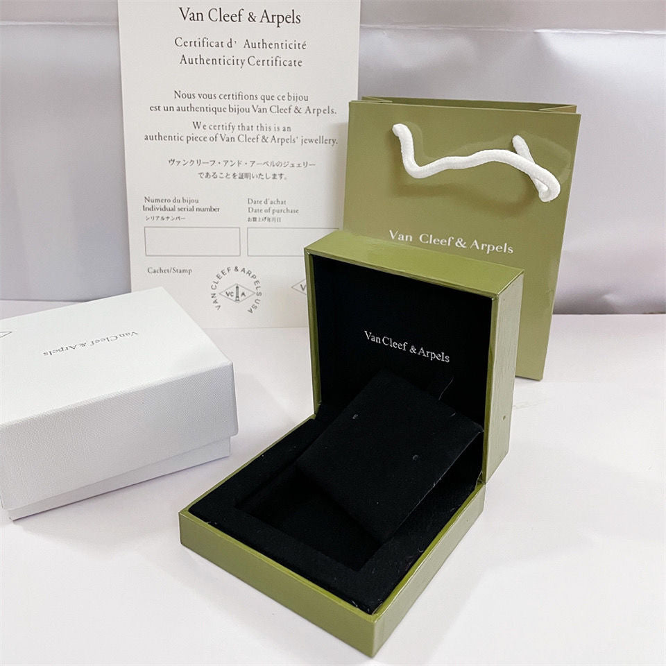 ¡®Dream¡¯VA CLOVER BRACELET NECKLACE RING BOX GIFT BAG