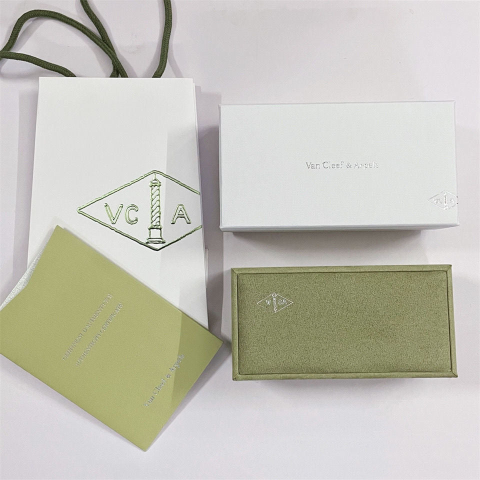 ¡®Dream¡¯VA CLOVER BRACELET NECKLACE RING BOX GIFT BAG