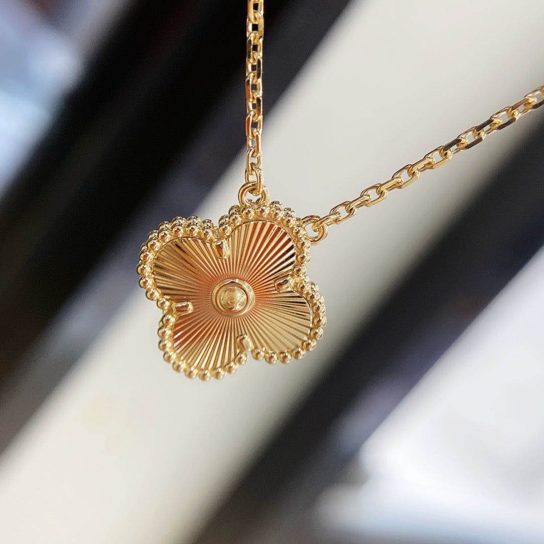 ®DREAM® クローバー 15MM レーザーネックレス