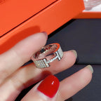 „Dream“-Ring mit vollem Diamantenbesatz