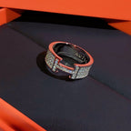 „Dream“-Ring mit vollem Diamantenbesatz