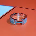 „Dream“-Ring mit vollem Diamantenbesatz