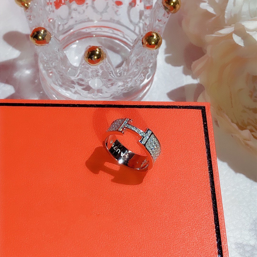 „Dream“-Ring mit vollem Diamantenbesatz