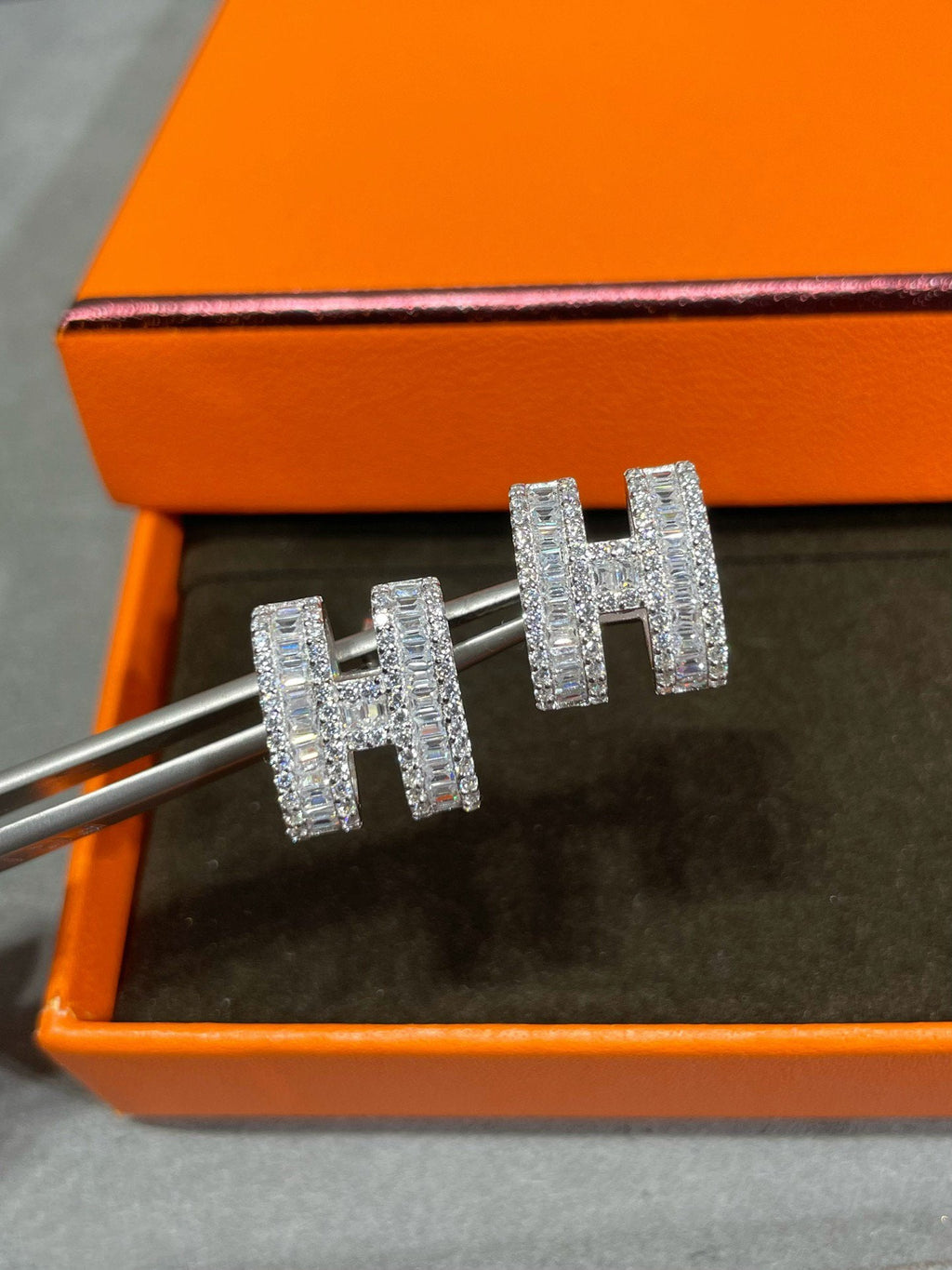 ¡®Dream¡¯H STUD EARRINGS WITH SILVER DIAMONDS