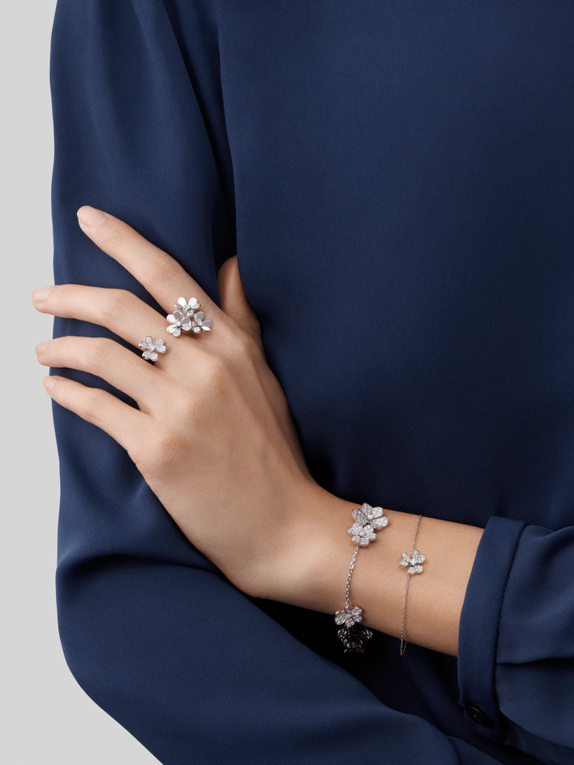 ¡®Dream¡¯FRIVOLE SILVER BLUMEN DIAMANTARMREIF