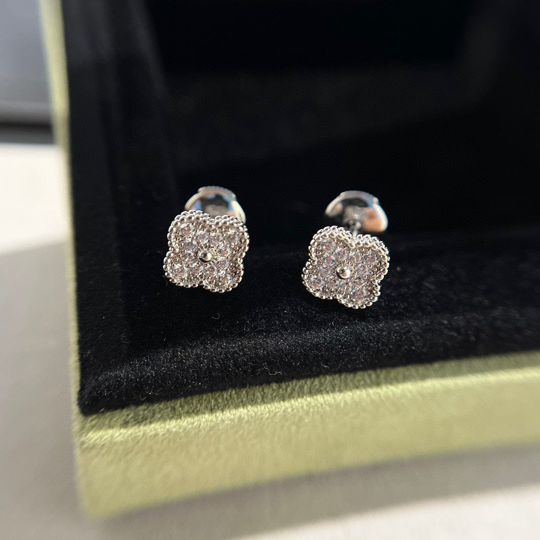 ¡®Dream¡¯CLOVER MINI DIAMOND STUD EARRINGS