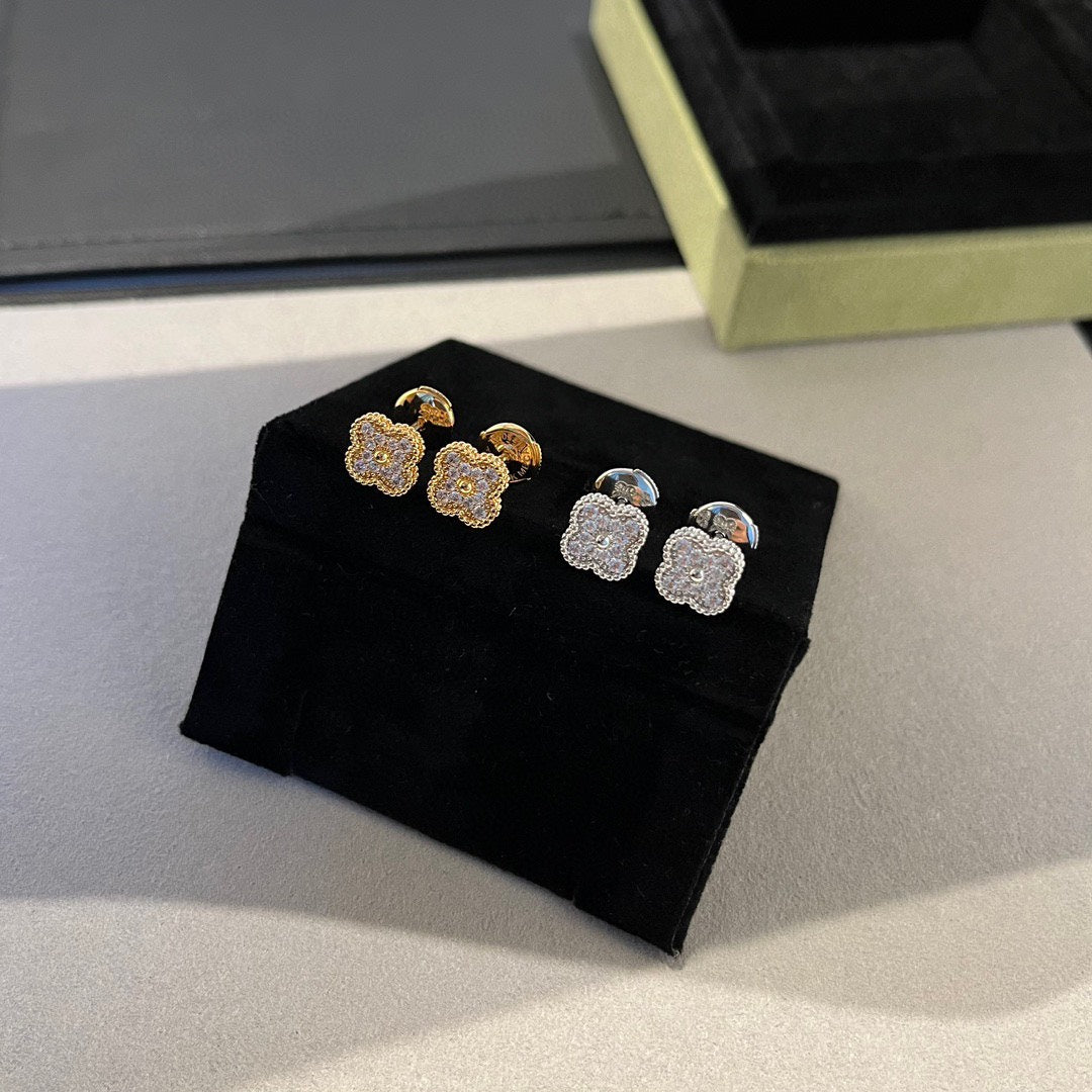 ¡®Dream¡¯CLOVER MINI DIAMOND STUD EARRINGS