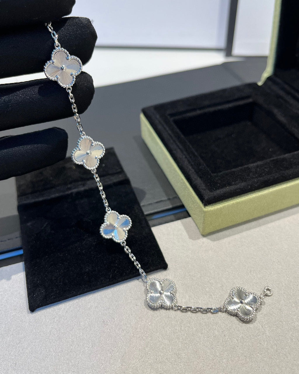 [Dream]New  CLOVER 5 MOTIF LASER BRACELET COLLECTION