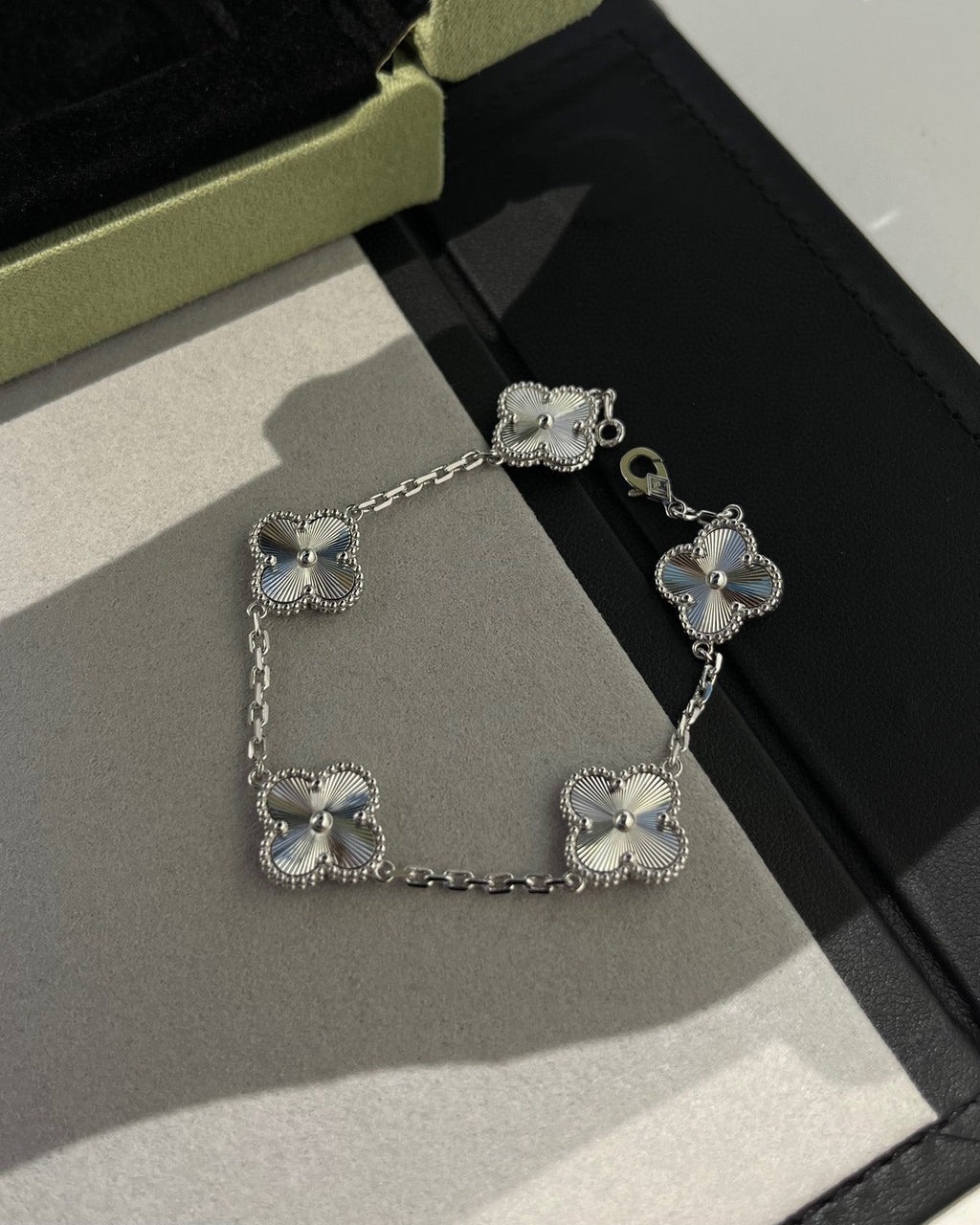 [Dream]New  CLOVER 5 MOTIF LASER BRACELET COLLECTION